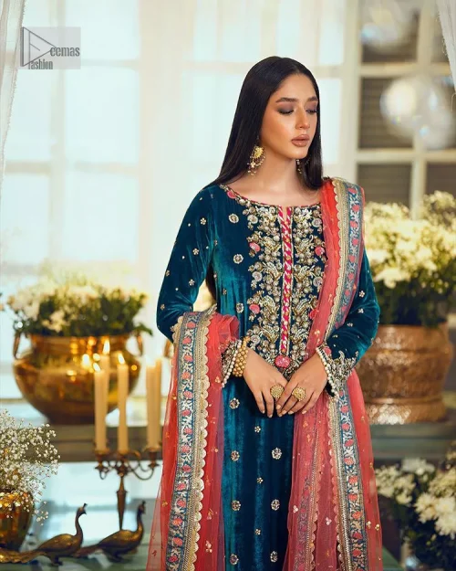 This dazzling yet elegant ensemble is perfect to make a statement at any event.  Long shirt for party dress in