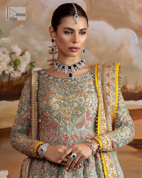 Enhance your beauty by dressing in magic. The most beautiful day of your life deserves an overall dome of embodiment,