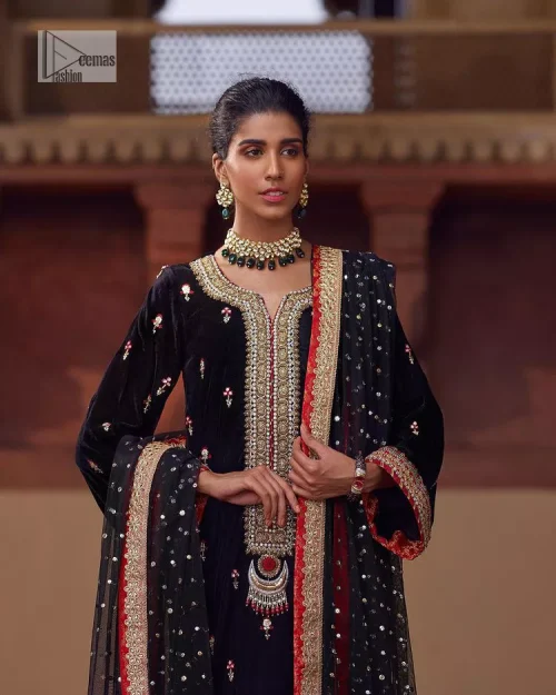 This outfit glam up in our detailed embroidered fabrics made to make you shine for every occasion. The black long