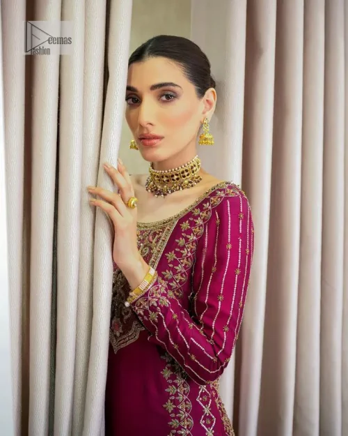 It’s bold, it’s romantic, it’s burgundy. The burgundy shade of this short shirt and gharara makes it an alluring choice