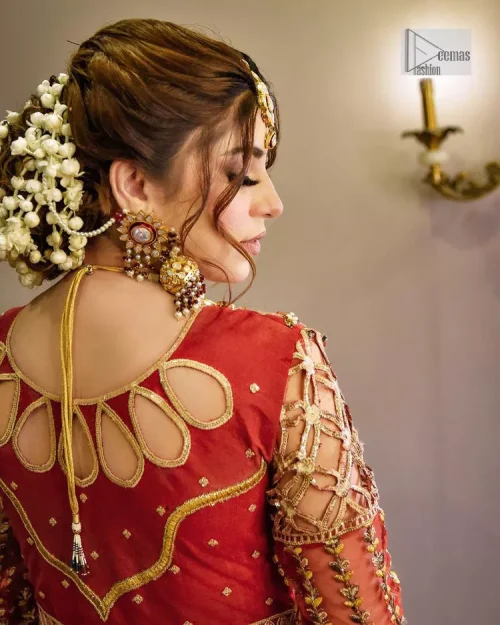 The deep orange colour is the perfect feminine and delicate shade with its meticulously crafted untruth. The stunning maxi is