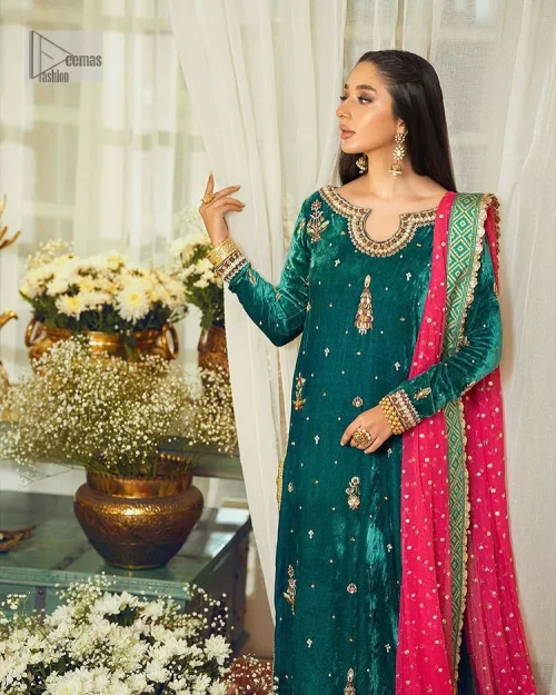 Brighten up your day with this beautiful ensemble. This long shirt style in a teal green colour is a perfect