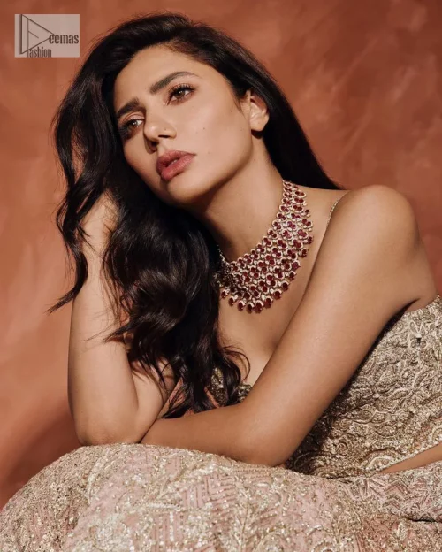 Chill vibes on your big day with this walima outfit. A soft pink blouse is embellished in tilla,dabka, kora, Kundan