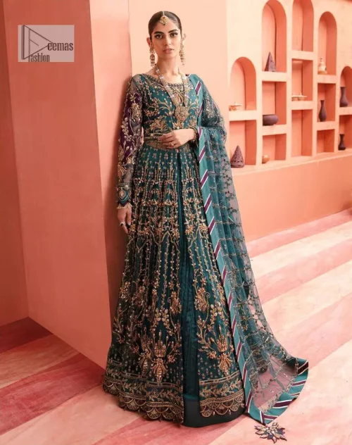 Mark your presence in this elegant Mehndi outfit. The front open scalloped pishwas in the teal green shade are adorned