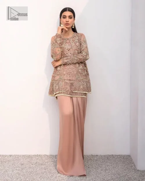 Rich shades and stunning details of party outfit – you’ll be making heads turn. A 2 pc outfit with a