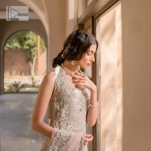 The beauty of idealism is captured with a touch of sparkle. This exclusive rose pink ensemble is beautifully translated on