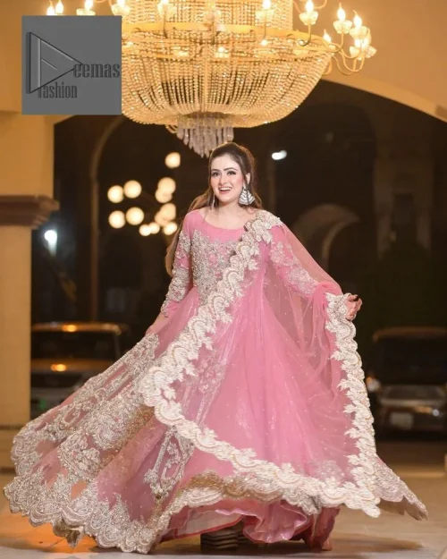 DeemasFashion presents this wedding outfit which is an embellished masterpiece that wins everyone’s hearts at the very first glance with