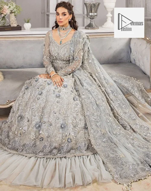 The following maxi is further intensified with multiple colour embroidery and matching embellishments to give you a royal touch.