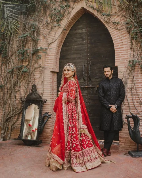 the beautiful floral jaal lehenga offers a truly distinctive look, making you the center of attention. Elevate your wedding day