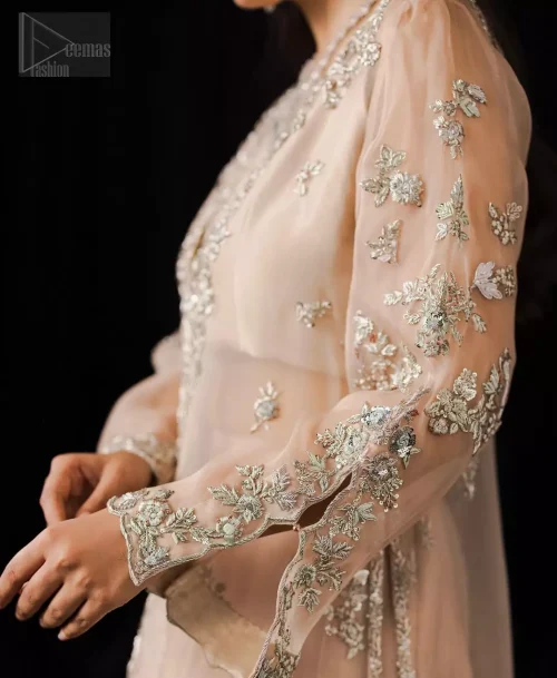 Its side open cuts add a subtle modern edge to the timeless nikah aesthetic.