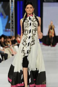 White and black tie and dye pure chiffon dupatta. Dupatta is finished with shocking pink silky patti.